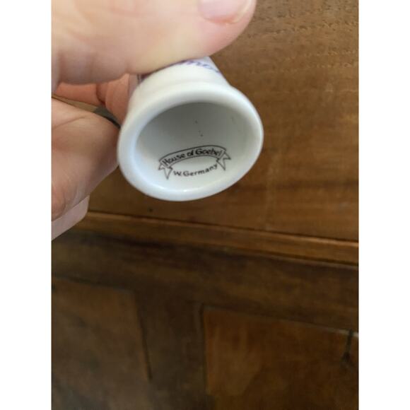 Vintage House Of Goebel West Germany "Grandmother" Porcelain Thimble Cottagecore - Picture 2 of 2